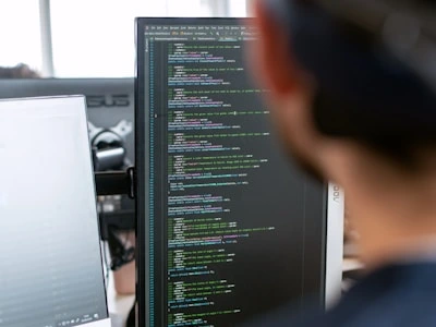 photo-1581094794329-c8112a89af12